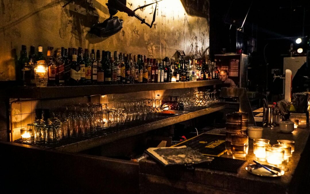 Exploring the City Nightlife: Planning and Executing a Successful Bar Crawl in Dallas